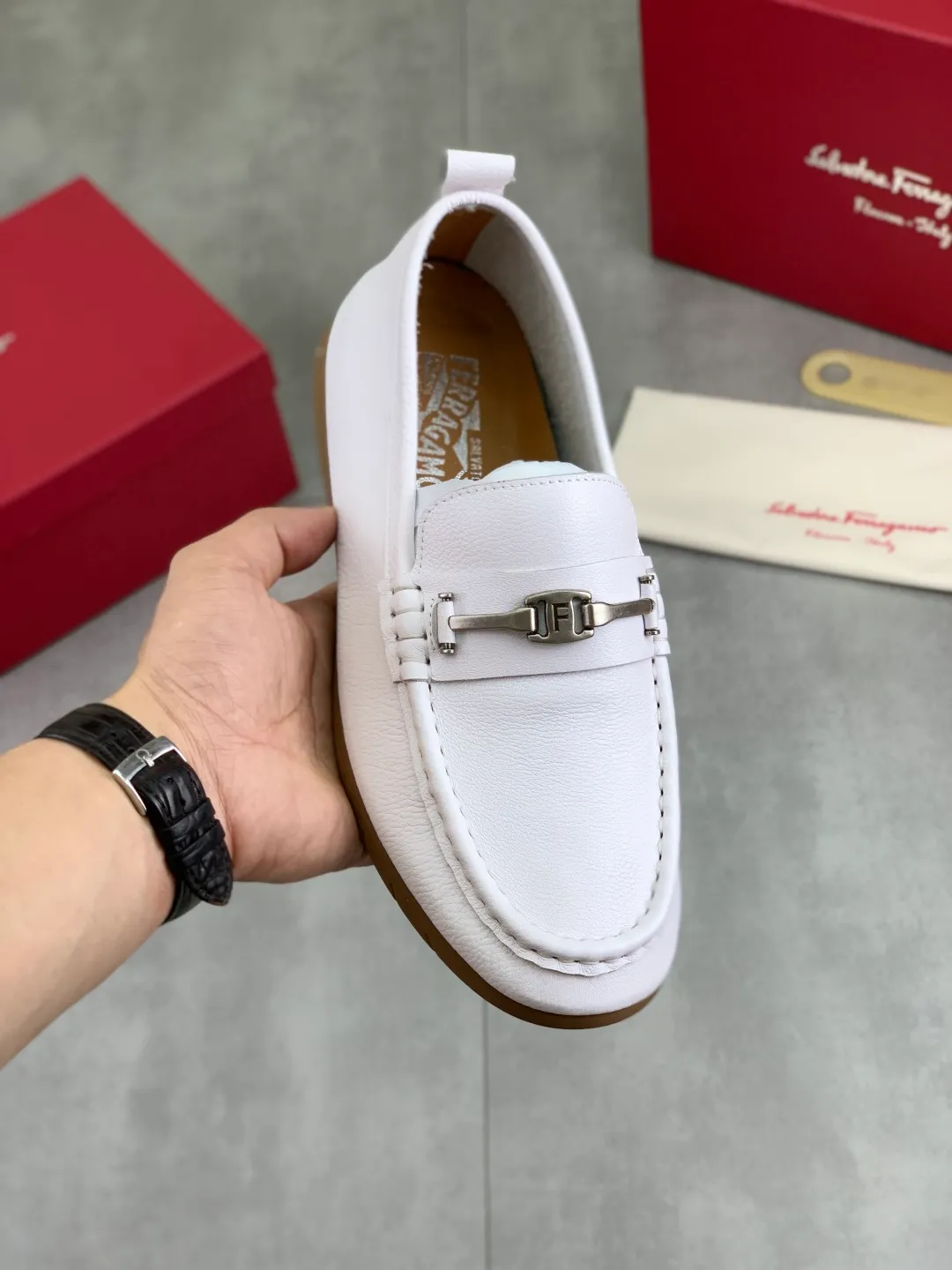 Men's shoes 💰P480 New model [Ferragamo/Ferragamo] Latest model Original imported calfskin, imported pigskin lining + original luxury metal buckle + original rubber outsole Soft and comfortable Size number: 38-44